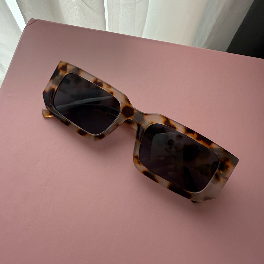 SOLD Rectangular Tortoise Print Sunglasses - Picture 6 of 9